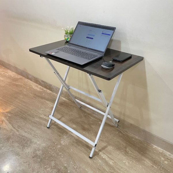 Medium size rectangular laptop table