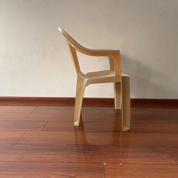 Supreme basic plastic chair