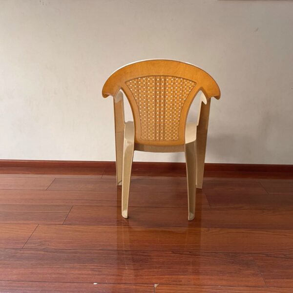 Supreme basic plastic chair